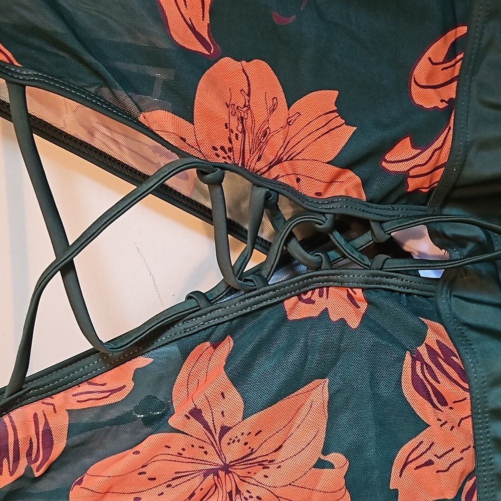 Bathing Suit - Picture 5 of 7